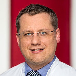 Dr. Christian Adam, Chefarzt der Klinik für Anästhesie, Intensiv- und Schmerztherapie am Petrus-Krankenhaus