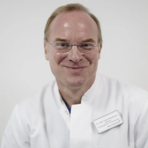 Oberarzt Dr. Frank Bleckmann, Facharzt für Innere Medizin, Kardiologie und Intensivmedizin, Zusatzqualifikation: Notfallmedizin und Hypertensiologie