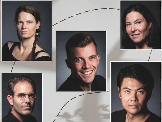 fünf Portraits von Männern und Frauen 