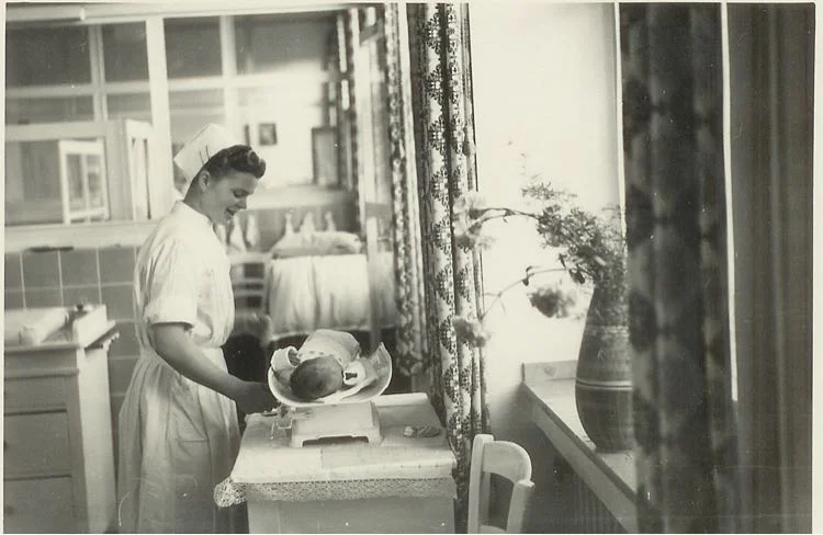 Archivbild_Krankenschwester_pflegt_Baby