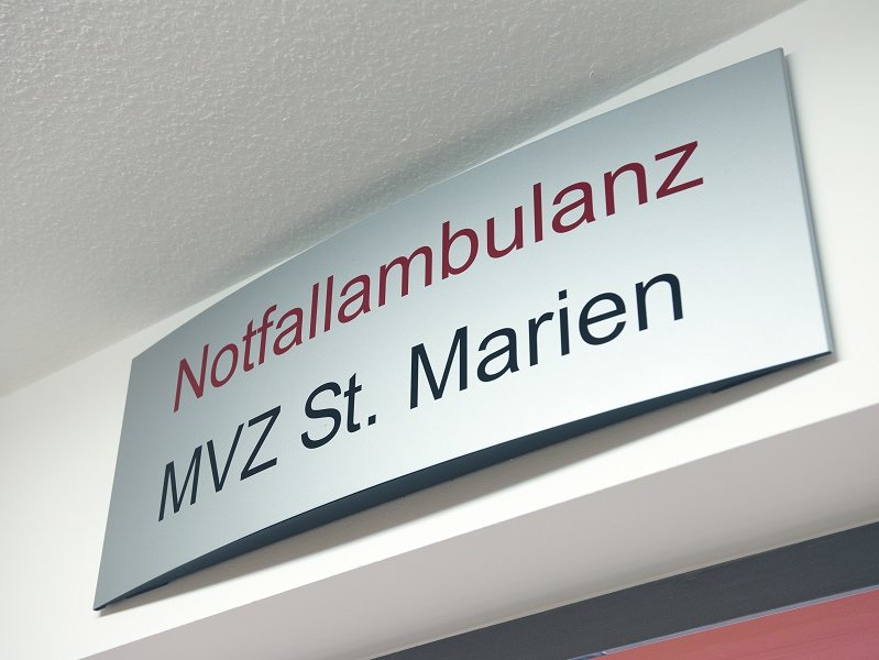 MVZ St. Marien Köln Schild Notfallambulanz