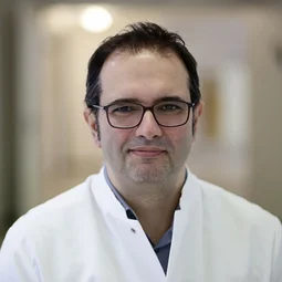 Dr. Christian Räder, Facharzt für Mund-Kiefer- und Gesichtschirurgie, Zusatzbezeichnung Plastische Operationen, Fachzahnarzt für Oralchirurgie