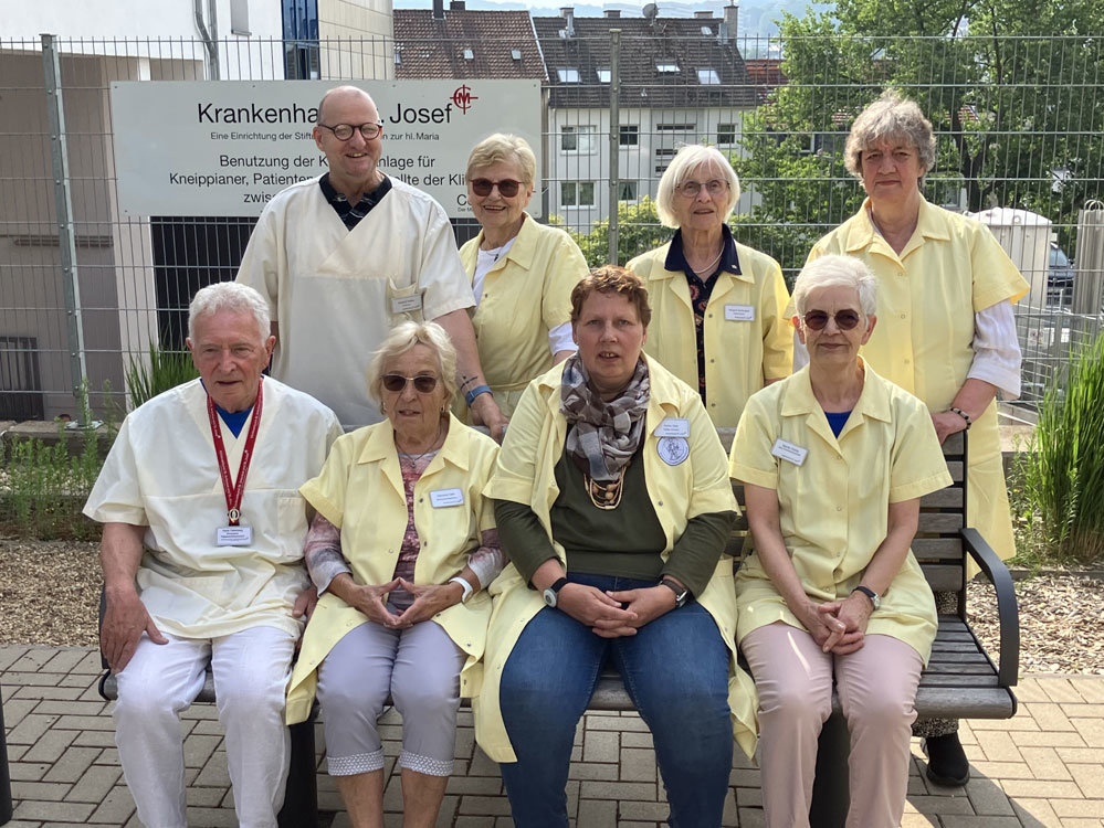 die "gelben Engel" - ehrenamtliche Hilfe am Krankenhaus St. Josef