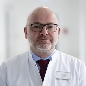 Chefarzt der Nephrologie Dr. Scott Oliver Grebe, Facharzt für Innere Medizin mit Schwerpunkt Nephrolgie, Hypertensiologe DHL®