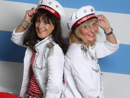 zwei Sängerinnen des Duos Schokolädcher