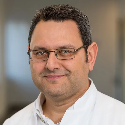  Leitender Oberarzt Dr. Alexander Vossough, Facharzt für Chirurgie, Facharzt für Visceralchirurgie und spezielle Visceralchirurgie 
