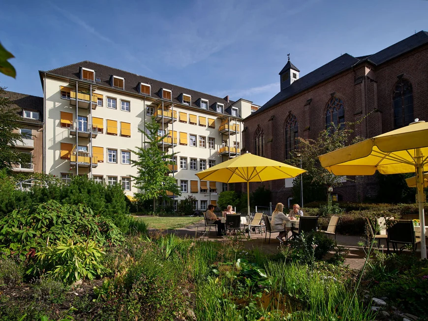 Seniorenhaus_von_außen_St.Anna