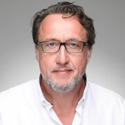 Portrait Operateur Kunibertsklinik Köln Herr Dr. med. Olaf Thorsten Beck