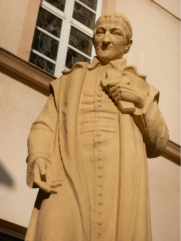 Statue des Vinzenz von Paul