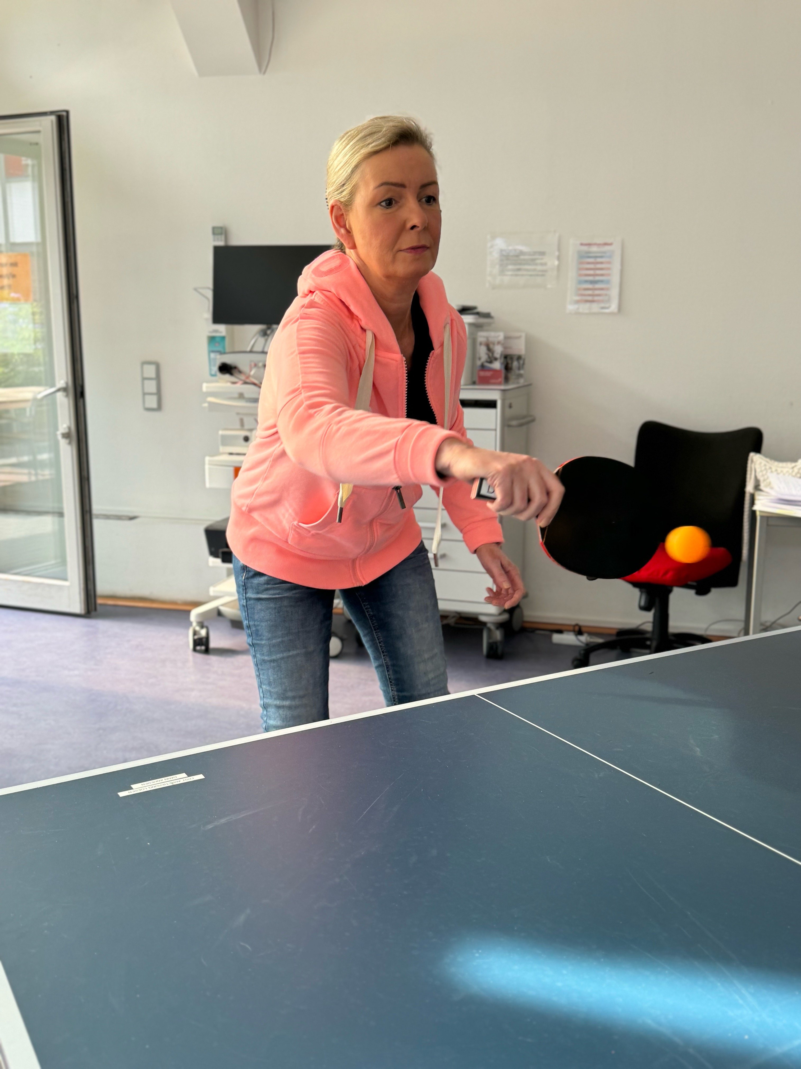 Ping Pong als Teil der Parkinson Therapie