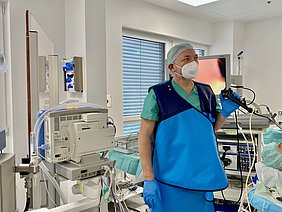 Dr. Stieglitz während Bronchoskopie