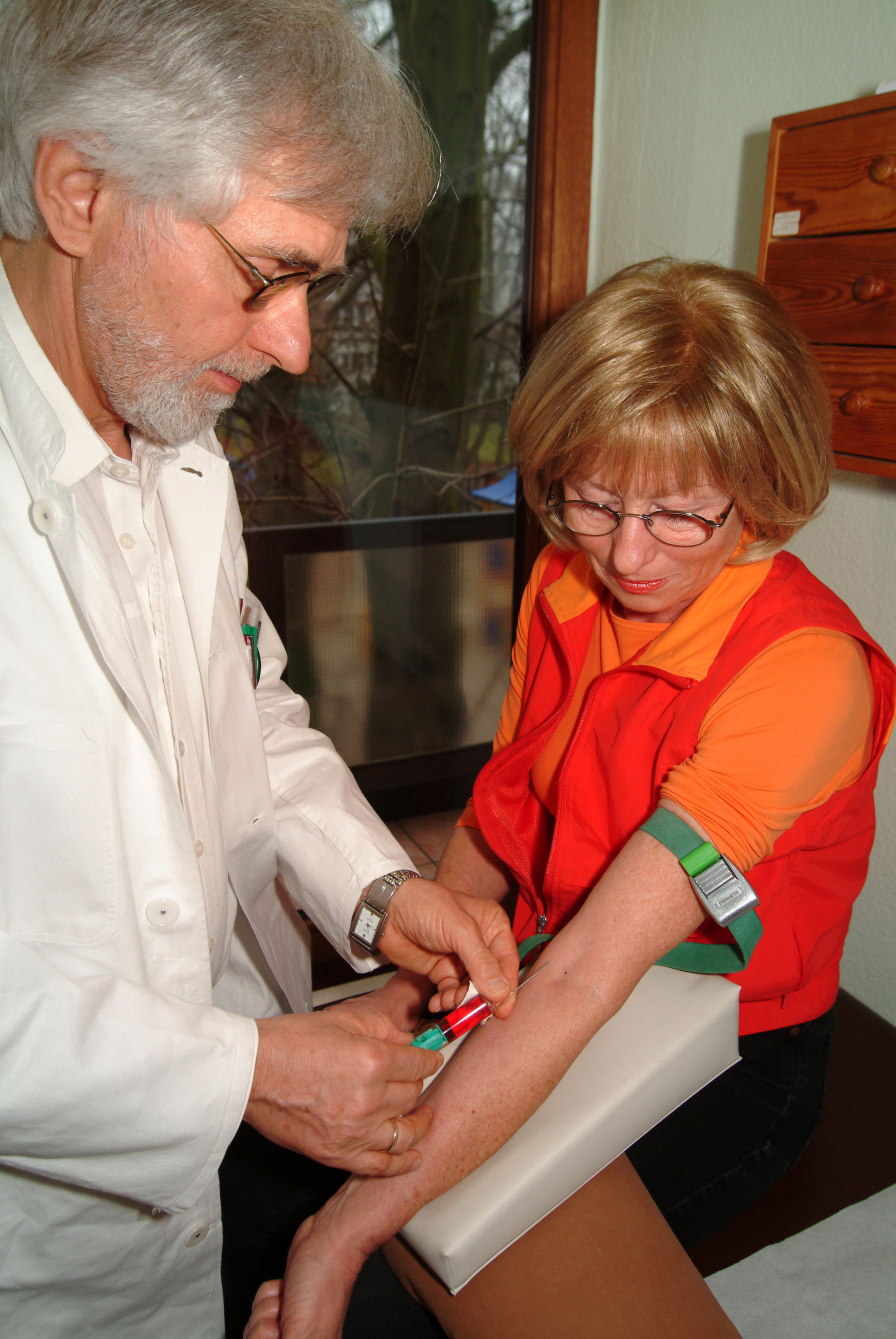 Prelievo sangue con un ago cavo