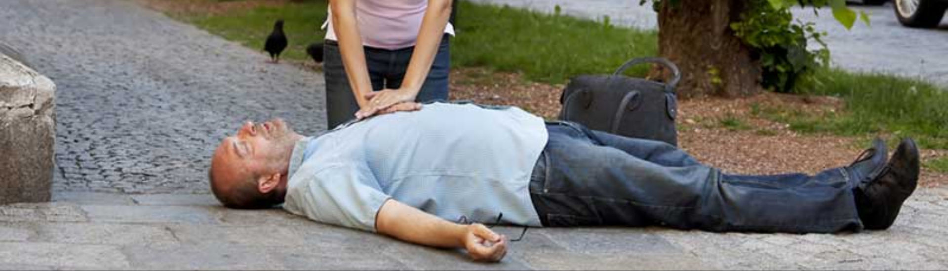 Reanimation: Herzdruckmassage wichtiger als Beatmung - DocCheck
