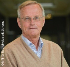Prof.Hartmut_Wekerle_copy_MPIfuerNeurobiologie_R._Schorner_235x225_vc