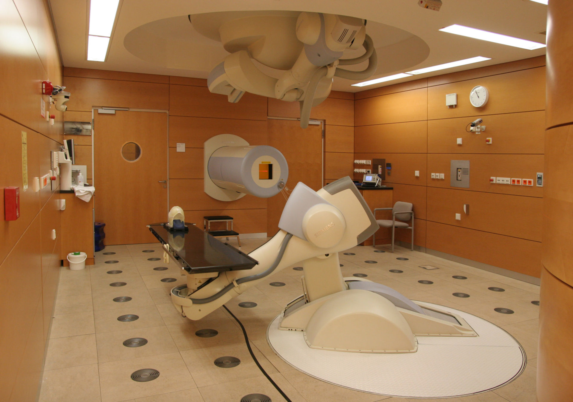Heidelberg Ion Ray Therapy Centre (HIT)