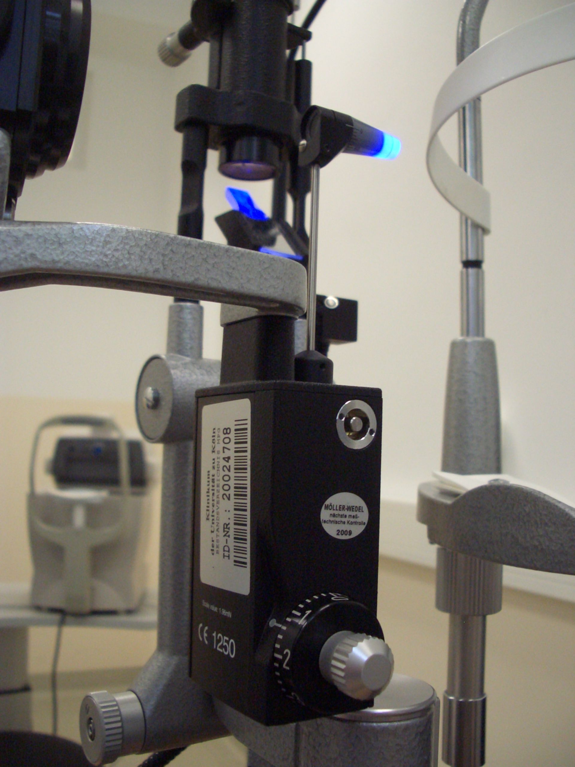 Tonometer to Measure the Eye Bulb Pressure