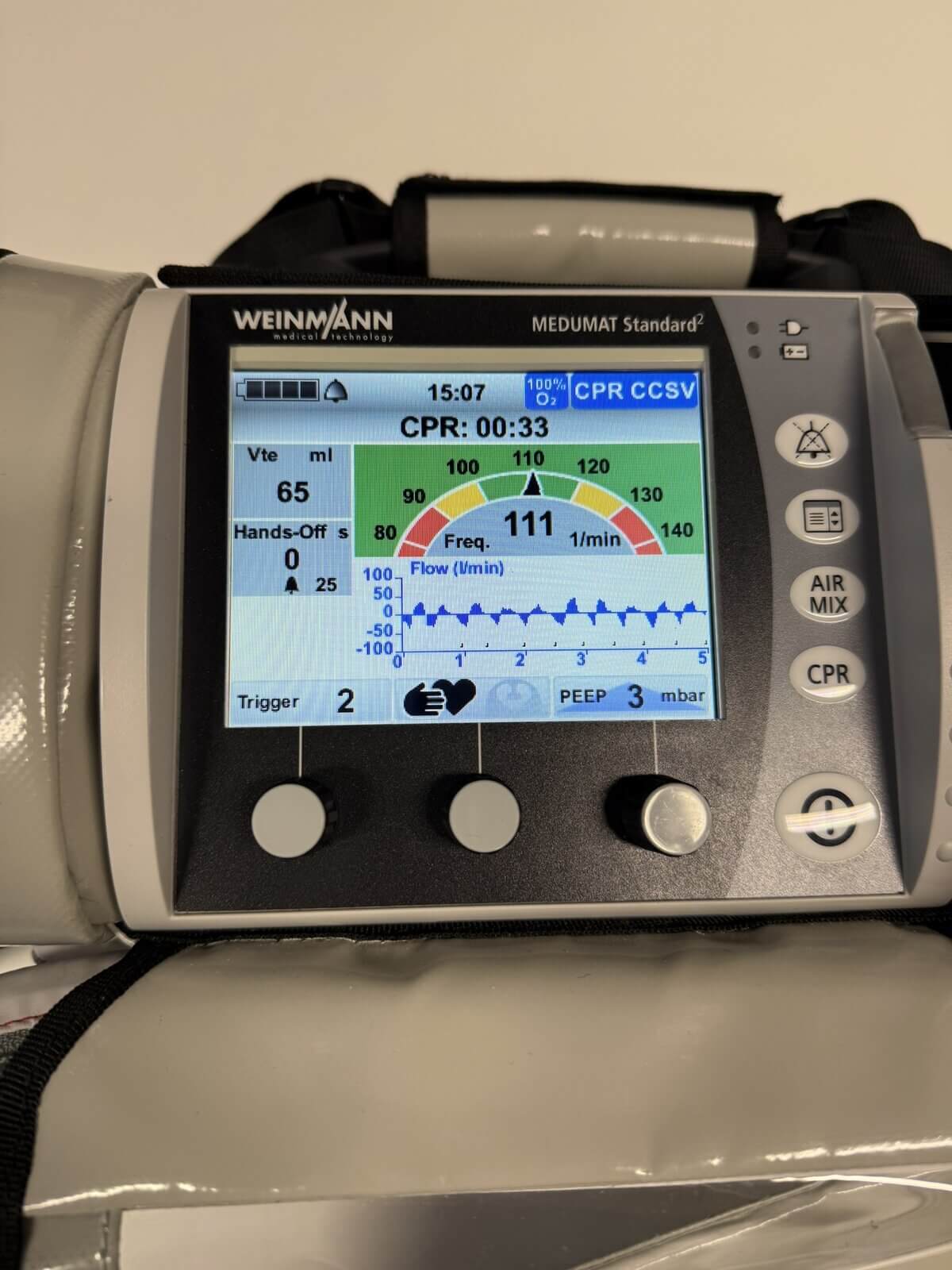 Notfallbeatmungsgerät im CCSV-Modus während Reanimation