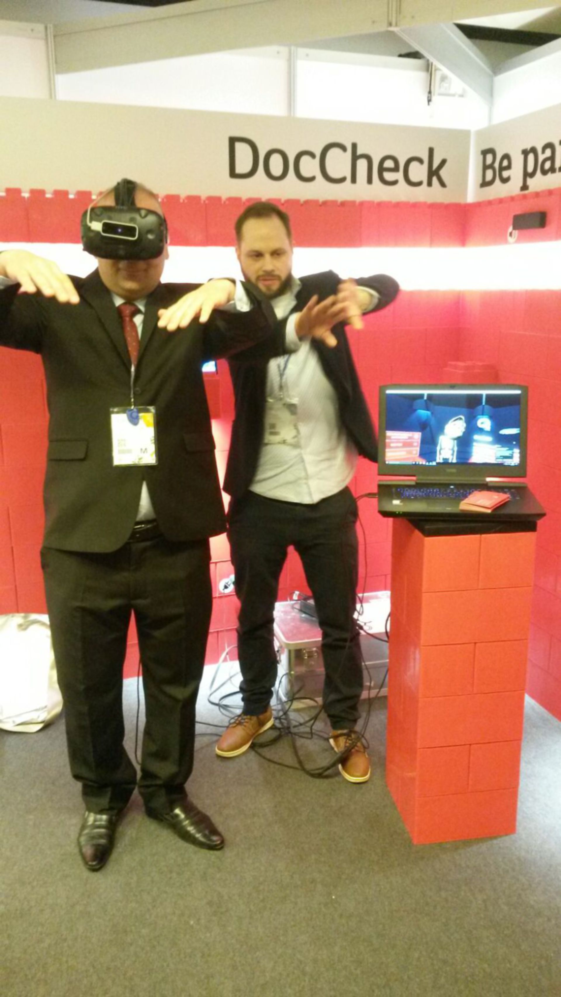 Testing our virtual reality headset at the DocCheck booth