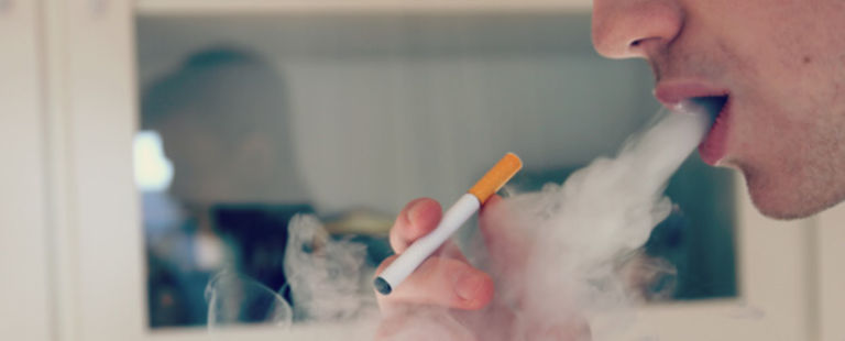 e zigarette im zug Vaping im Zug - da solltest Du beachten main image 1