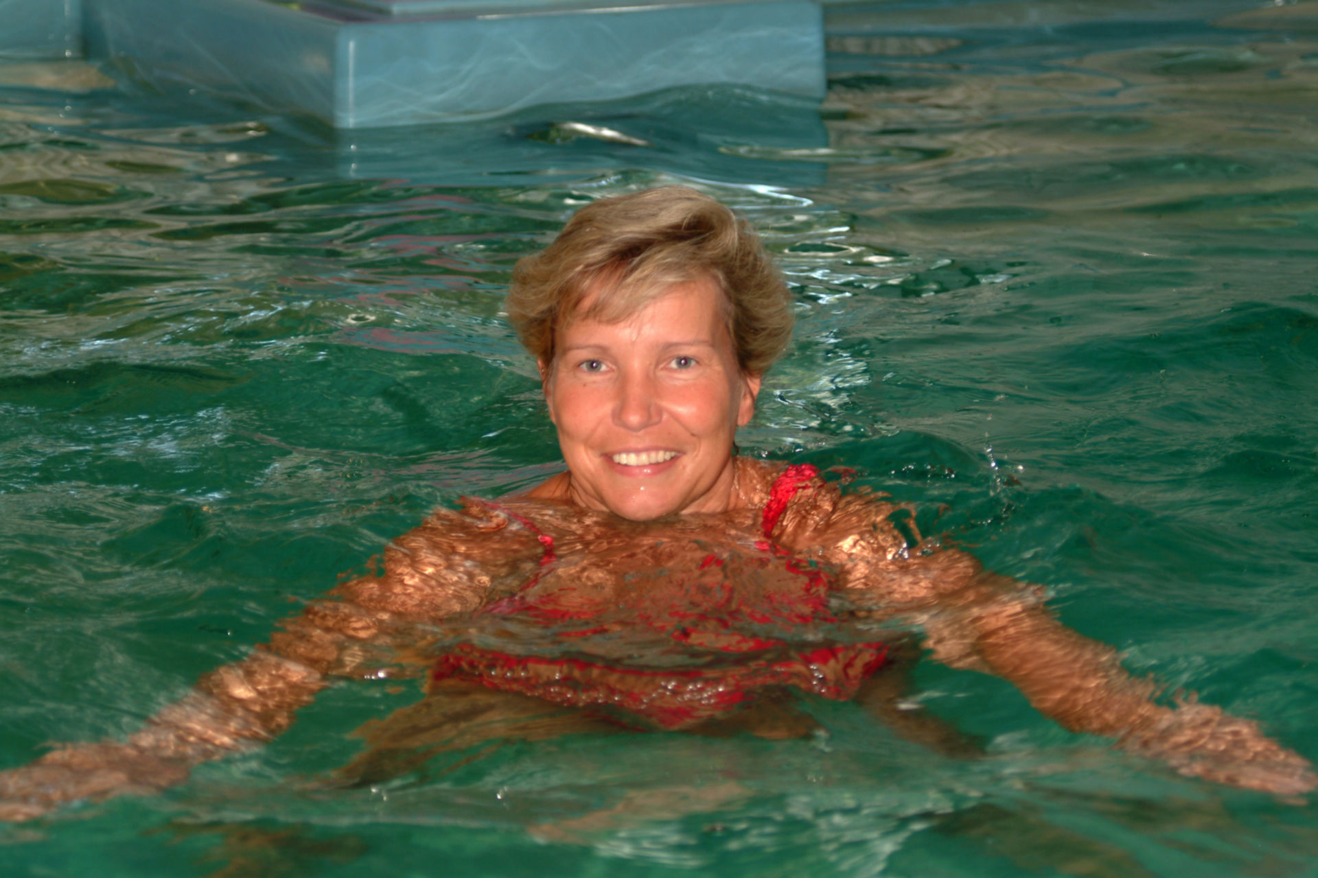 Frau im Swimming-Pool