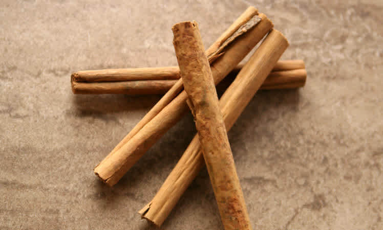 Cinnamon: Health Benefits for Skin and Hair, Nutritional Information, Side  Effects, Types. - DocCheck