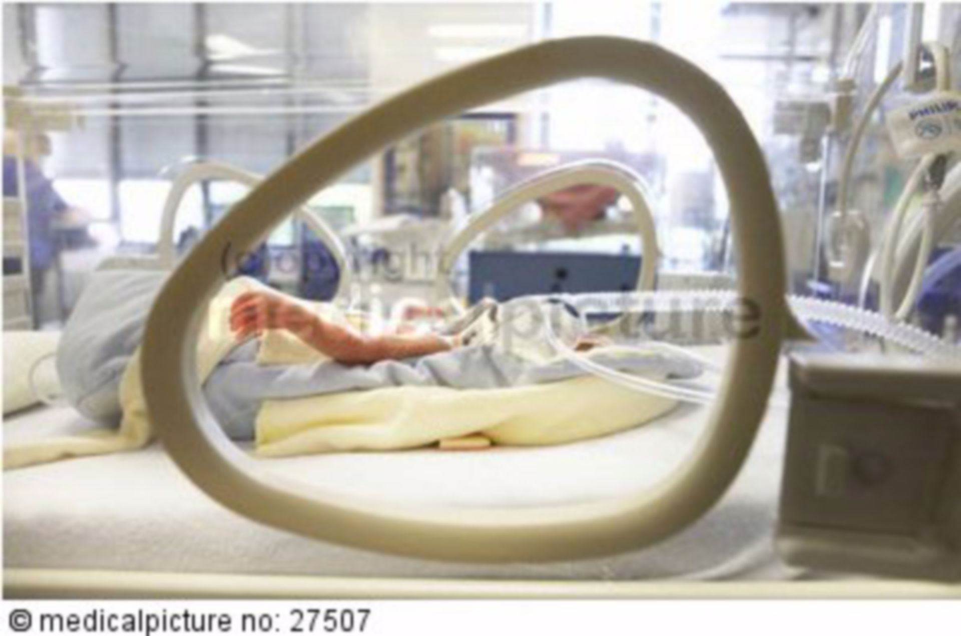 Säugling in einem Inkubator