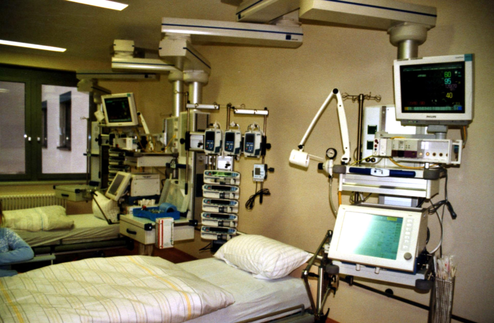 Intensive care unit (ICU)