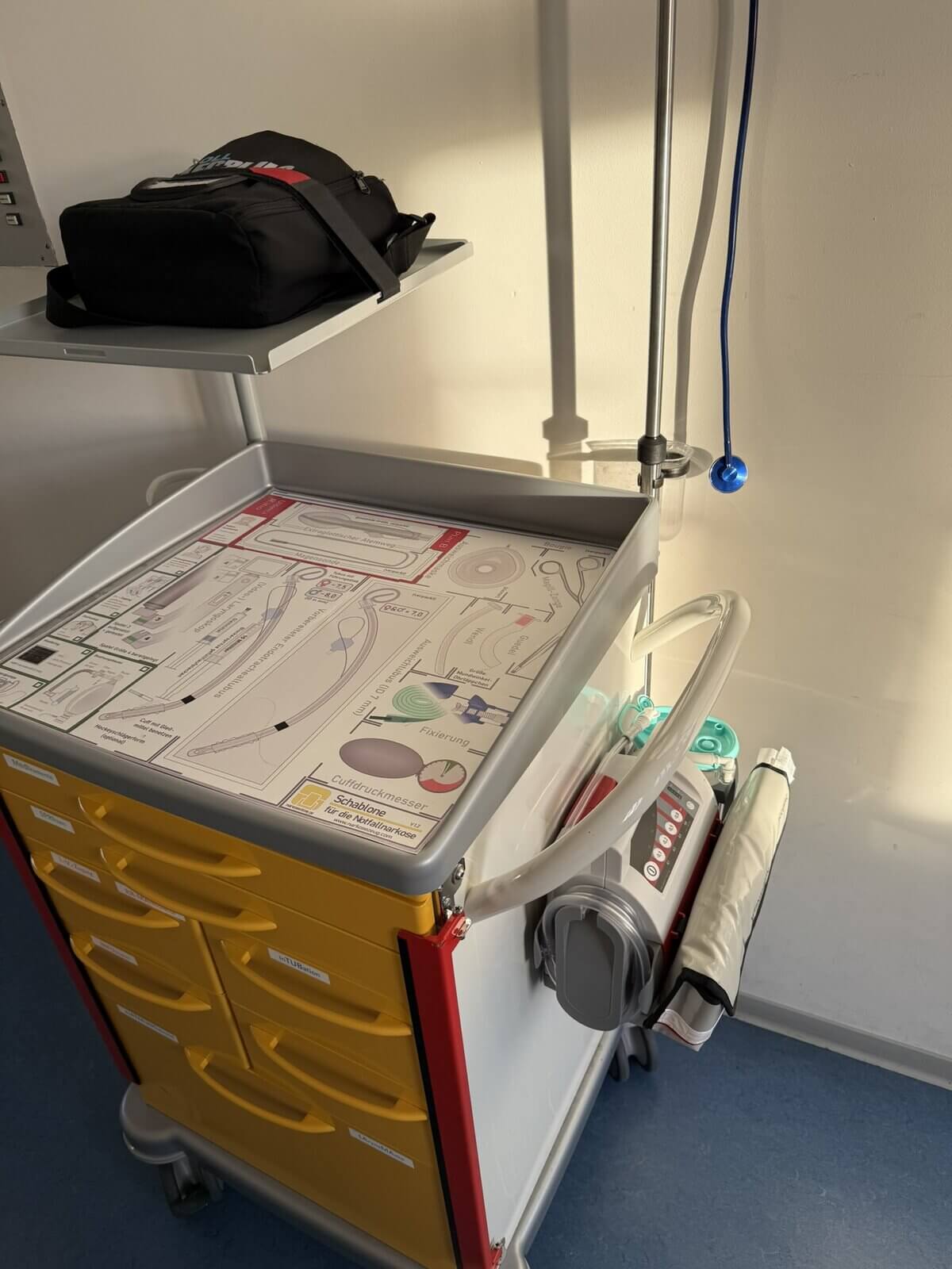 Notfallwagen Seitenansicht